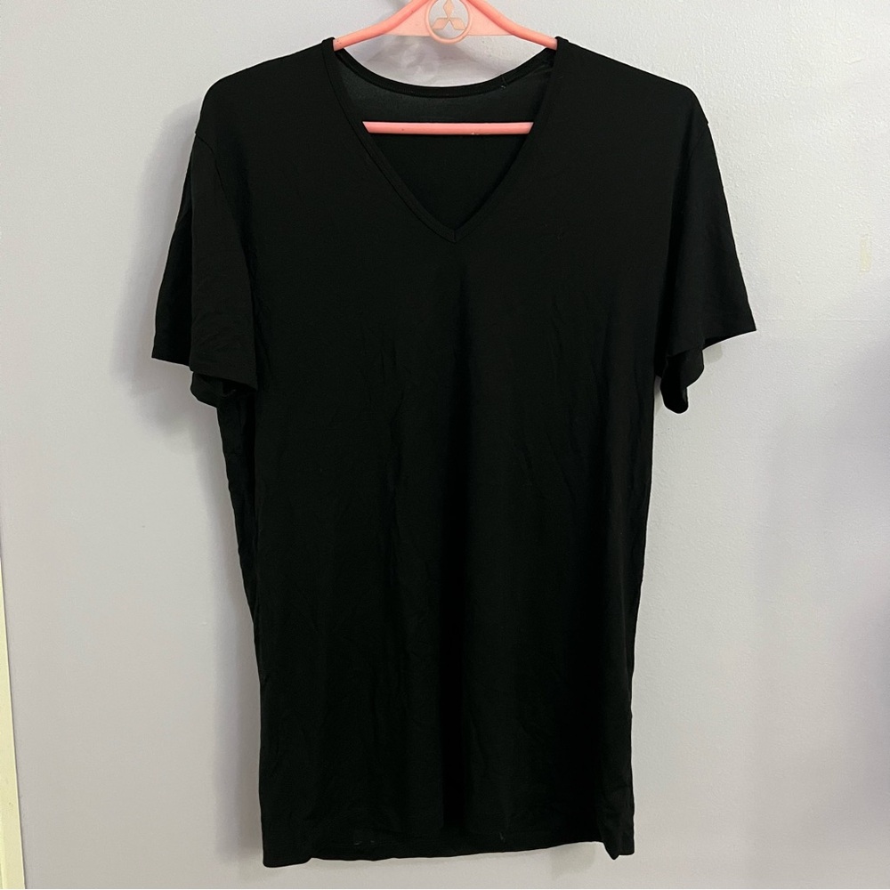 Uniqlo V-neck tshirt